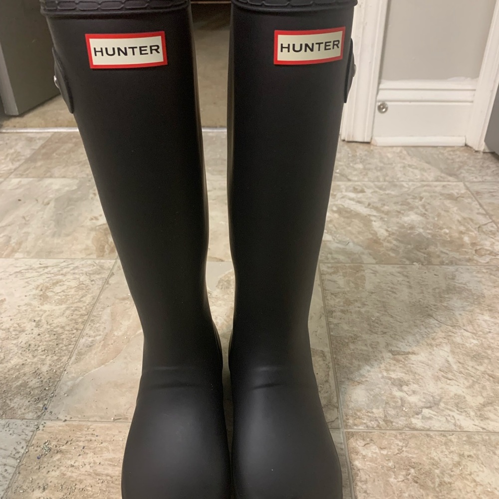 matte black hunter rain boots